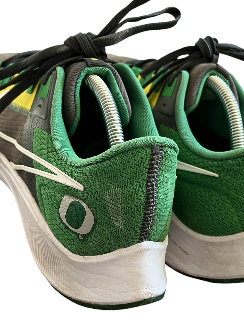 Nike Air Zoom Pegasus 38 Oregon Ducks Mens 12 DJ0840-001 Green & Yellow Sneakers